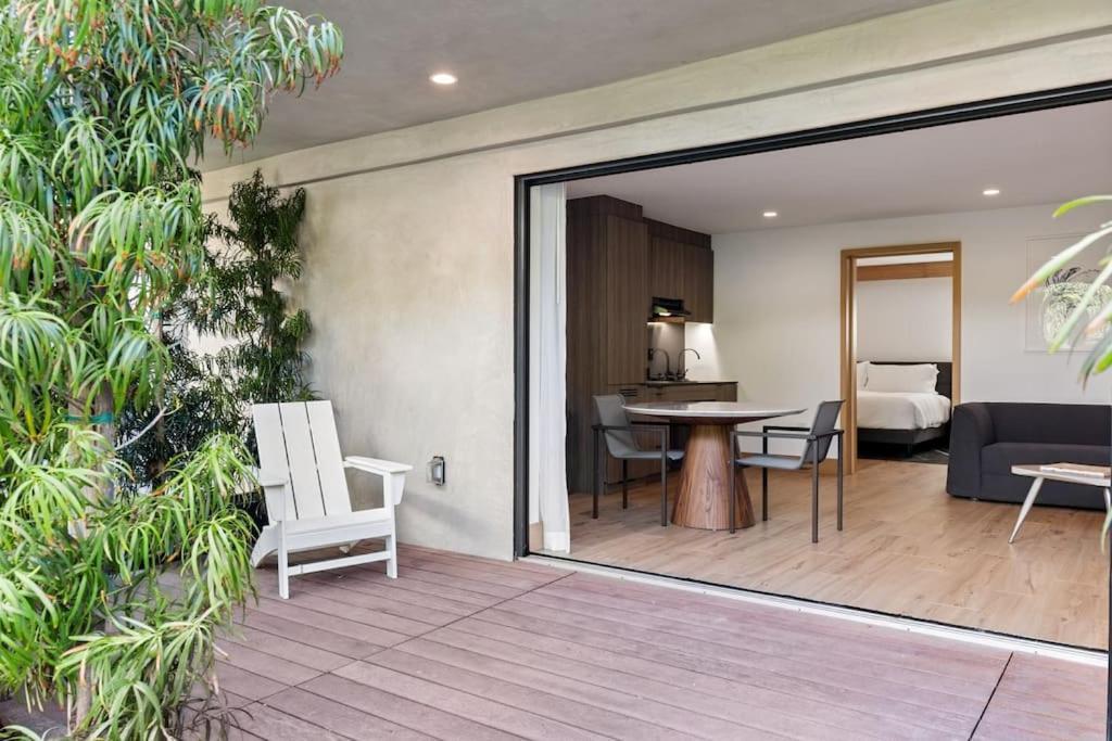 Malibu Sand Carbon Beach Suites מראה חיצוני תמונה