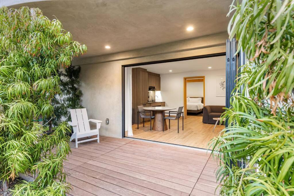Malibu Sand Carbon Beach Suites מראה חיצוני תמונה
