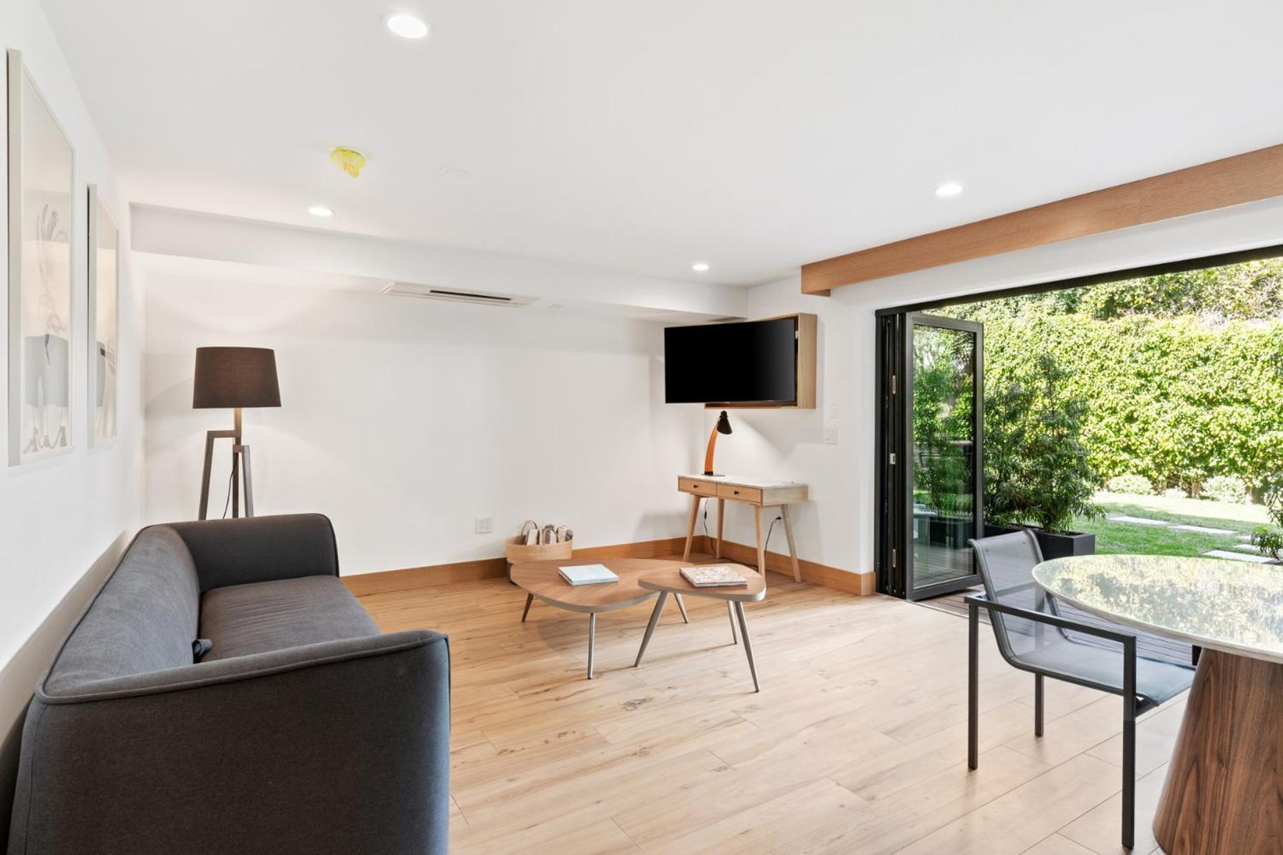 Malibu Sand Carbon Beach Suites מראה חיצוני תמונה