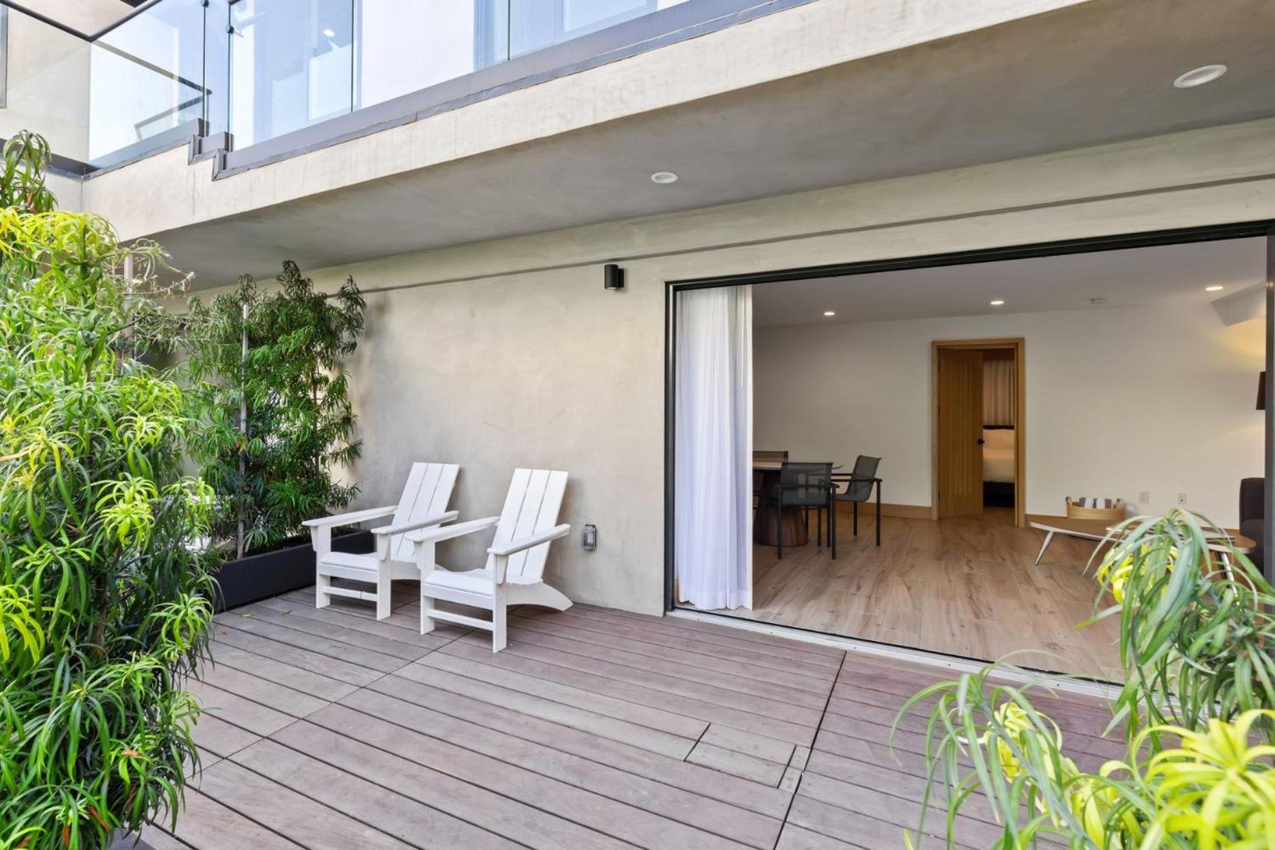Malibu Sand Carbon Beach Suites מראה חיצוני תמונה
